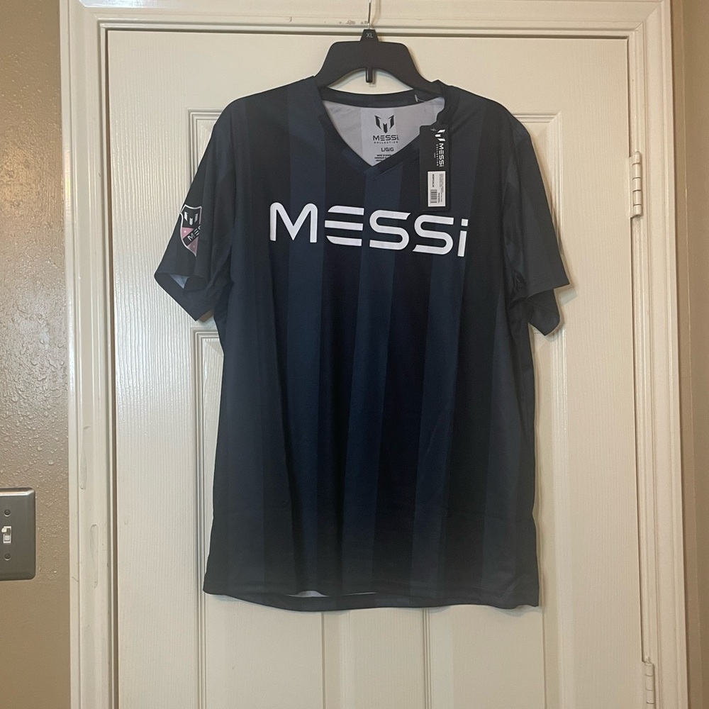 Messi Collection Classic Strip Men Shirt Size: L
